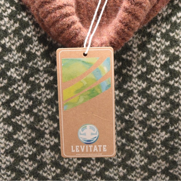 Levitate women’s cowl neck sweater size Small green brown pattern - Picture 5 of 10